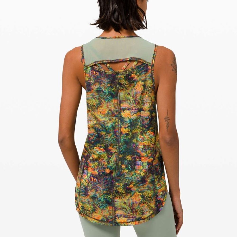 Lululemon Sculpt Tank Seawheeze 2020
Glitch Tapestry Starlight Multi